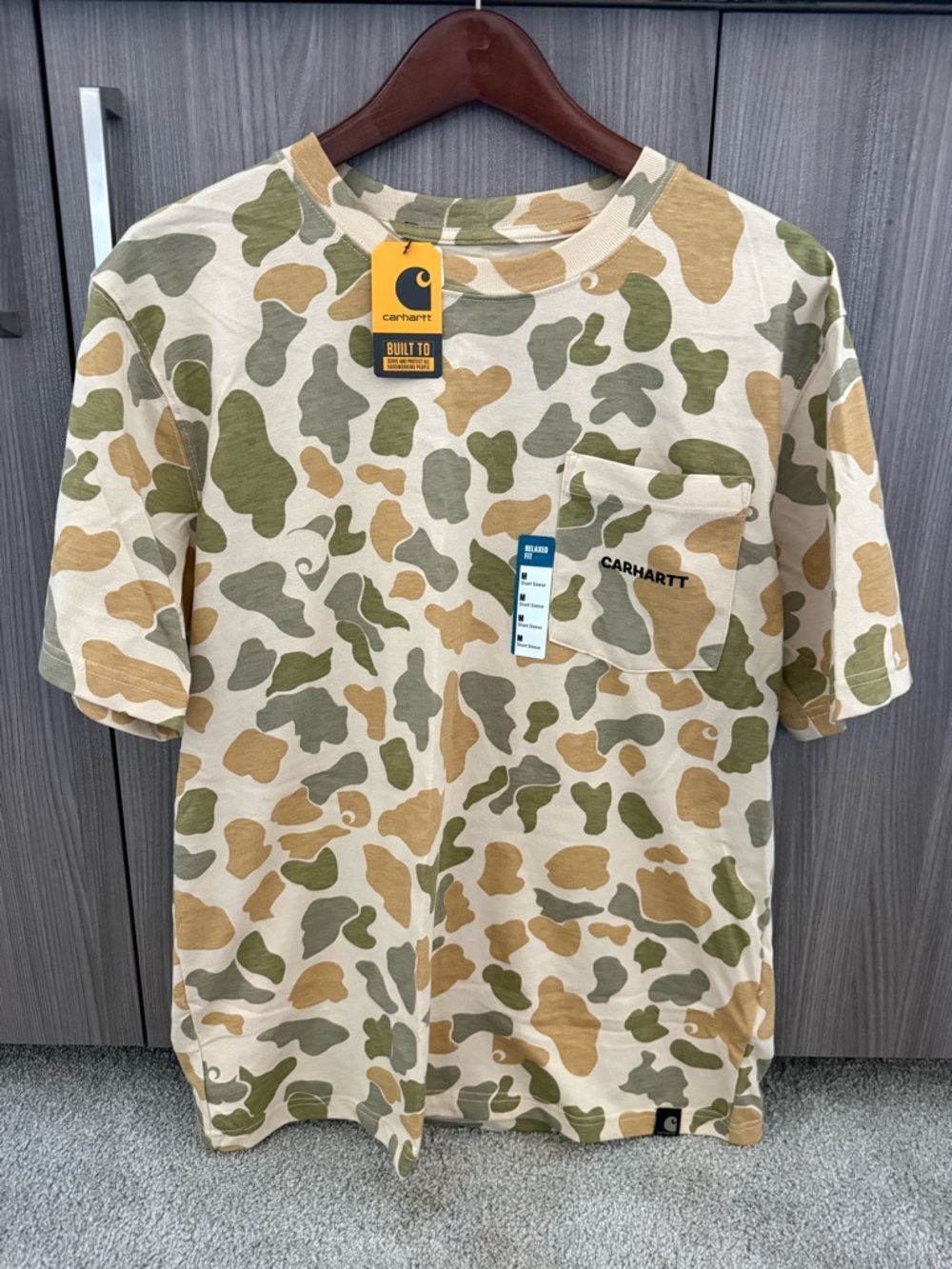 🚨NEW Men’s Carhartt Camo Tee - Mens Size Medium🚨